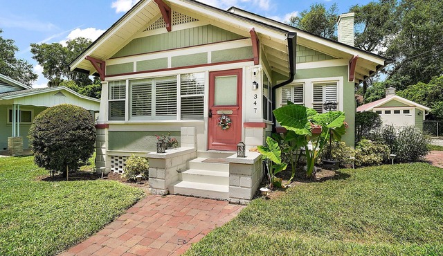 Fenced in Backyard! Close to DT Mount Dora! King Bed + Golf Cart Rental!