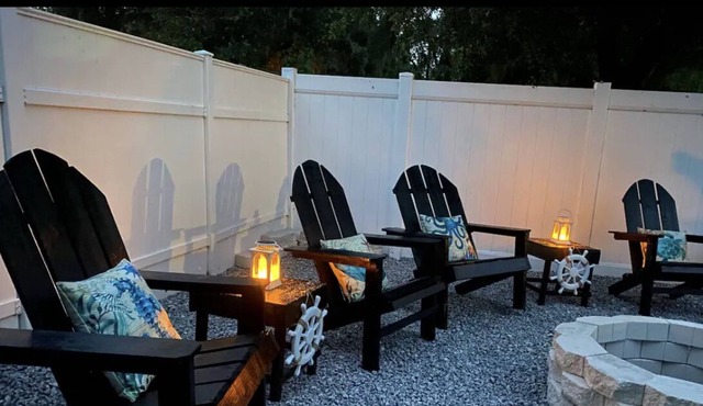 Fenced in - Walk to Brandon boat ramp & 25 minutes to Busch Garden theme parks!