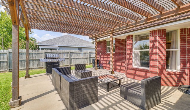 Fenced-In Yard: Family Home 4 Mi to Dtwn Killeen!