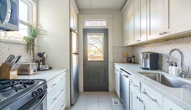 Fenced Patio | Washer & Dryer | Walkable