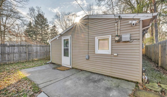 Fenced.Private Bungalow-CLE & BW.Dog Friendly!