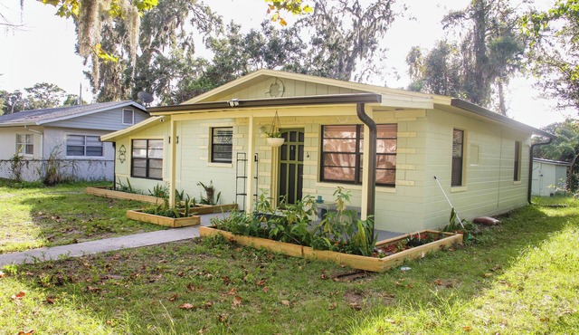 Fenced yard lots of Parking for trailer close to beach 4 bedrooms Edgewater