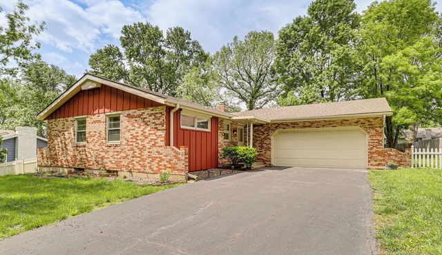 Fenced Yard & Patio! Shawnee Getaway 2 Mi to Dtwn