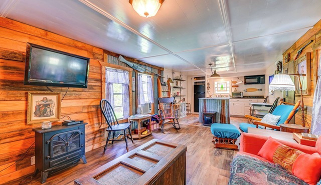 Fenced Yard: Quaint Cabin Near Lake Texoma!