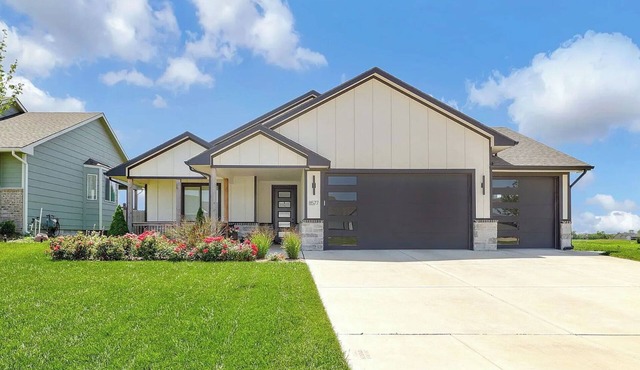 Fenced Yard + W/D - Safe Area - Near Wichita Hoops