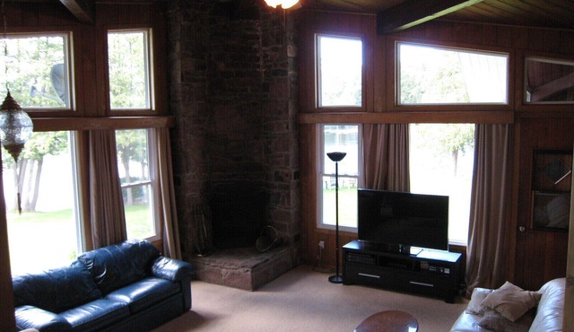 Fenelon Falls Getaway Waterfront Cottage