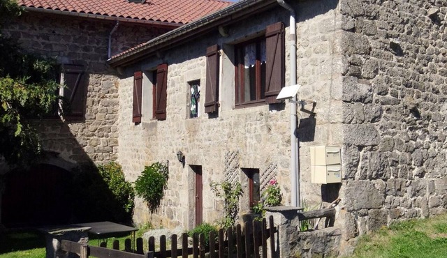 Feng Shui Cottage in Marlhes' Nature