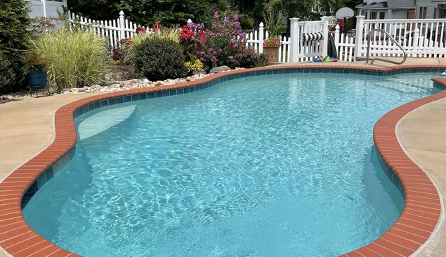 Fenton Oasis - private pool and garden