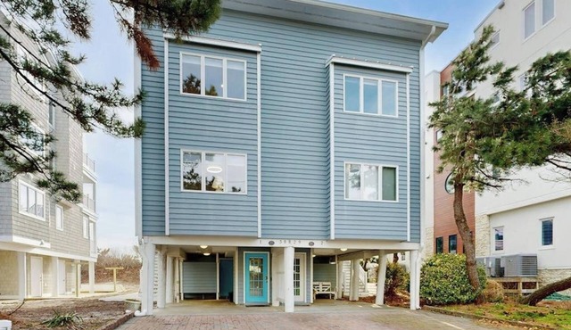 Fenwick Island townhome - oceanfront location, 3 decks, fast WiFi, & W/D