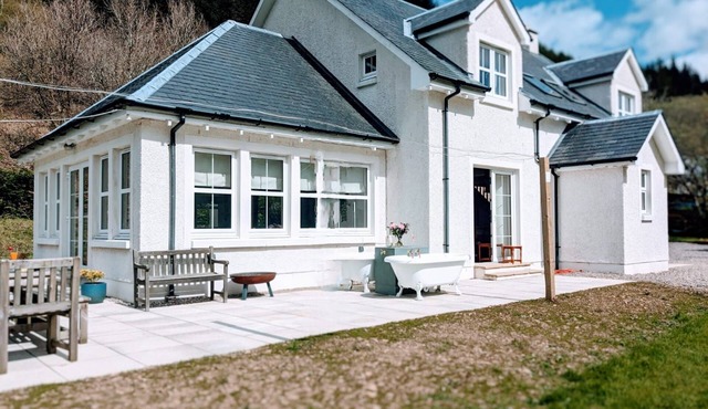 Feochan Bheag - sleeps 10 guests in 5 bedrooms