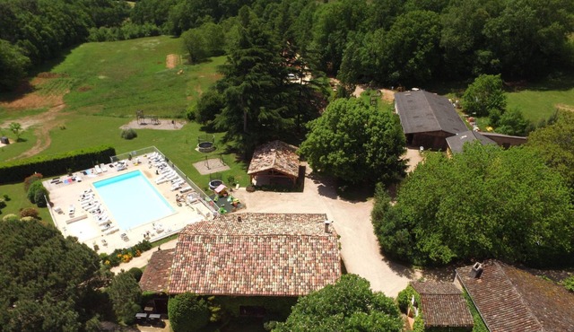 Feriendorf im Périgord Großes Ferienhaus für 18 oder 20 Personen. by Interhome