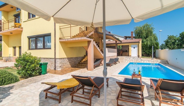 Ferienvilla mit Pool in Pula by Interhome