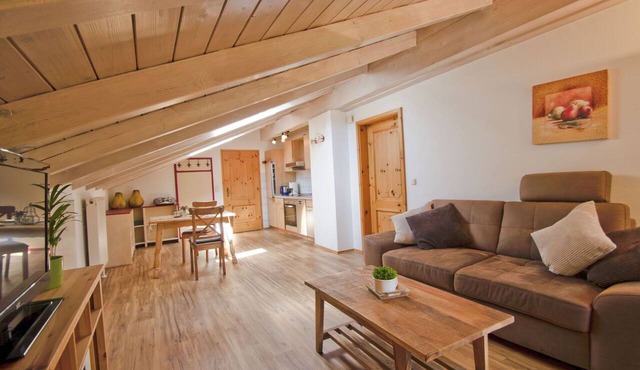 Ferienwohnung "Birne" 55 qm bis 2 Personen, 2. Obergeschoss, 1 separates Schlafzimmer, Südbalkon. in Bad Feilnbach