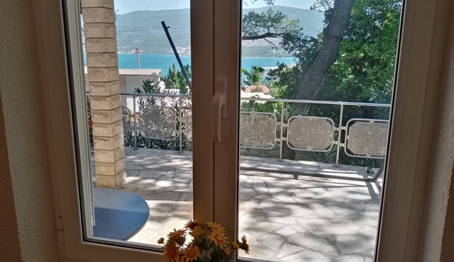 Ferienwohnung in Gemütlichem Haus 150m zum Meer und mit Meerblick