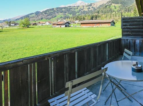 Ferienwohnung mit Balkon nahe Interlaken & Adelboden