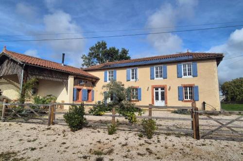 Ferme équerre 12 personnes avec piscine