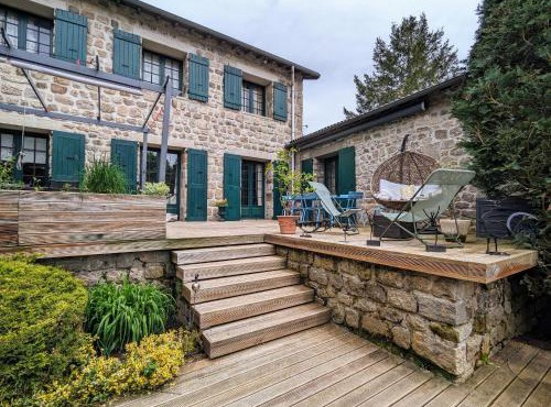 Ferme Équestre avec Piscine, Tennis Privé et Chambres d'Hôtes à Saint-Romain-Lachalm - FR-1-582-464