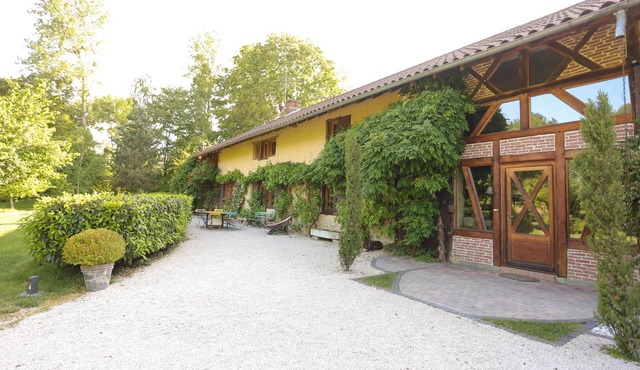 FERME BRESSANE sleeps 12 in the countryside, 5 bedrooms, 4 bathrooms