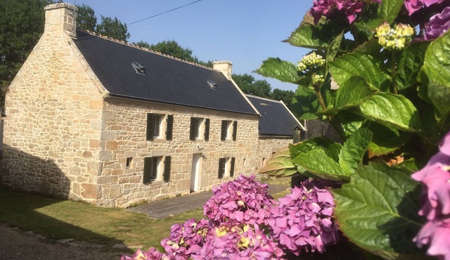 FERME BRETONNE Renovated POINTE DU RAZ 300 m from the sea PROMO: 5% 2nd week