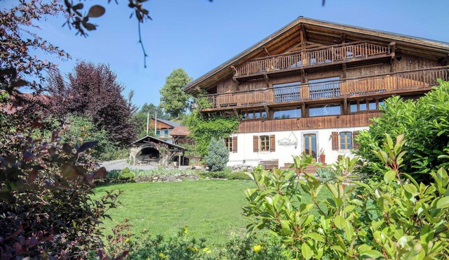 Ferme du Ciel,luxury Alpine Chalet with pool, hot tub, sauna & spectacular views