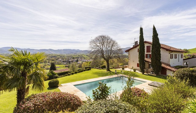 Ferme Labourdine avec piscine 5 étoiles - Sare