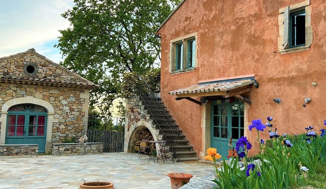Ferme Rénovée : Vignes, Silence, Piscine et vue à Couper le Souffle, de 2 à 20p
