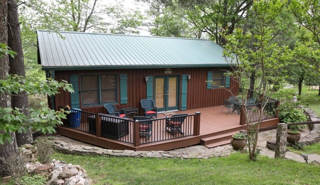 Fern Cottage - where elegance meets the mountain, by Buffalo Mountain Getaway