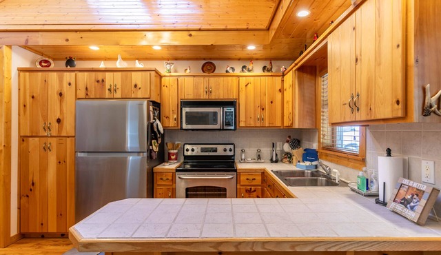 Fern Hollow - river access, privacy, pet friendly