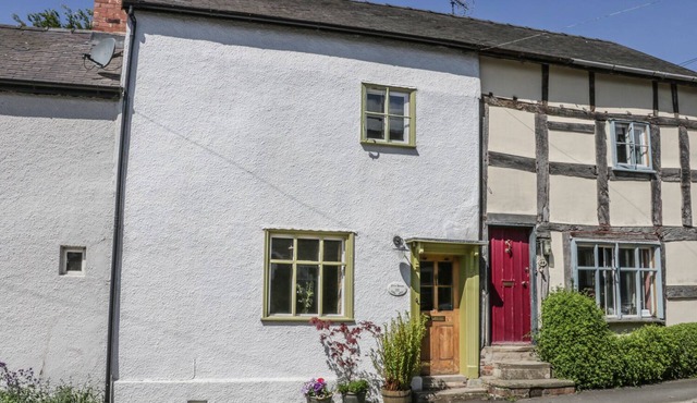 FERN HOUSE, pet friendly, character holiday cottage in Leintwardine