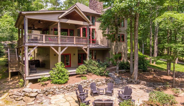 Fern Ridge Lodge - Hiking and Lake Fishing, Hot Tub, Game Room, and More