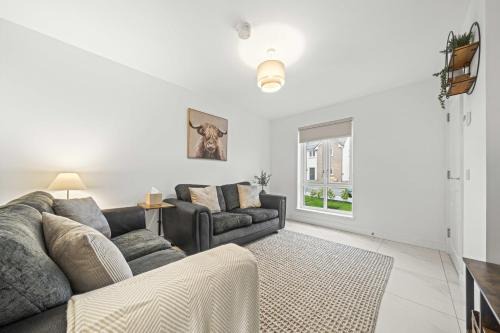 Fern Walk Modern 3 Bedroom House - Dalkeith