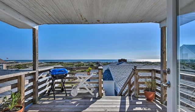 Fernandina Cottage with Deck and Direct Beach Access!