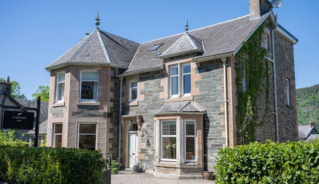 FERNBANK HOUSE, pet friendly, luxury holiday cottage in Aberfeldy