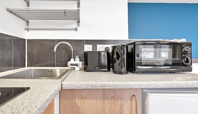 Fernbank Rooms Sudbury Hill, Harrow Self-Contained Studios with En-Suite- Apt05