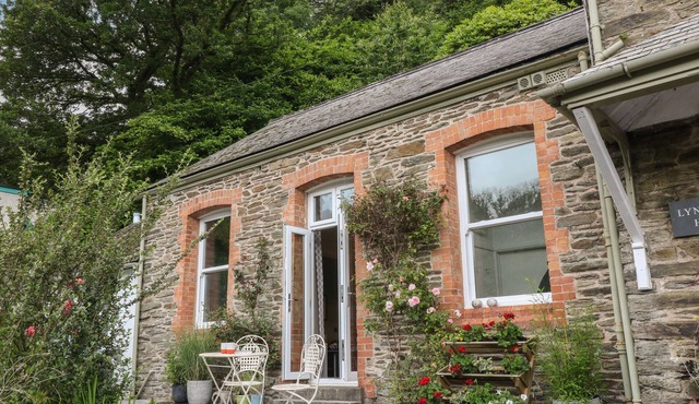 FERNDALE, romantic, with a garden in Lynton