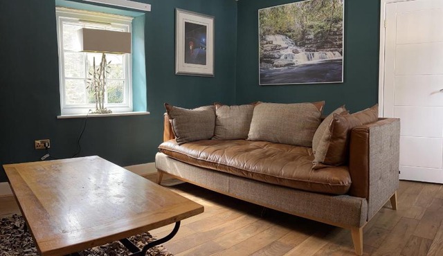 Fernlea Mews, luxury 2 bed 2 bath holiday home, central Richmond, Swaledale