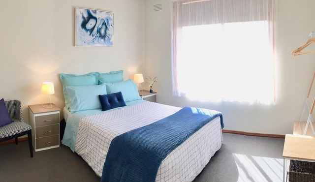 ⭐FERNLY*BFast,WiFi,Nflx,AC*Walk2Pizza,Liquor,Deli,