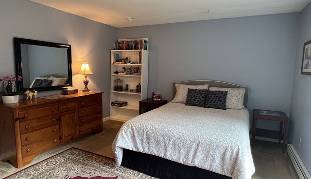 Fernwood Guesthouse Garden Room, 1 of 2, near Dreams Park and Arnold Lake