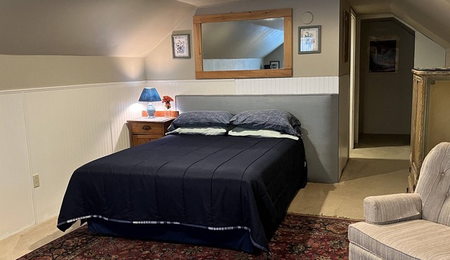 Fernwood Guesthouse Highview Room, private entrance, near Dreams Pk, Arnold Lake