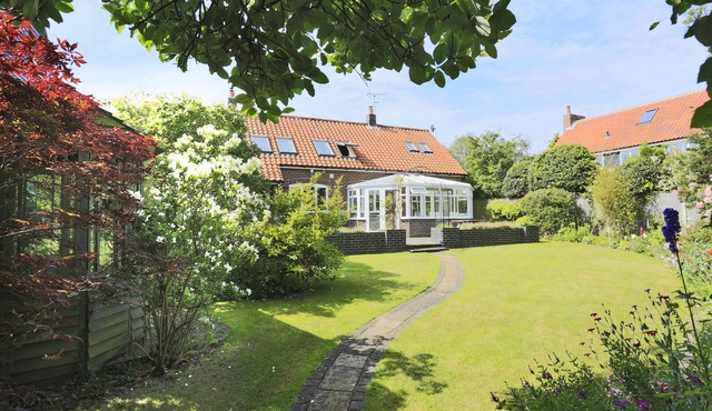 Ferrins - Five Bedroom House, Sleeps 10