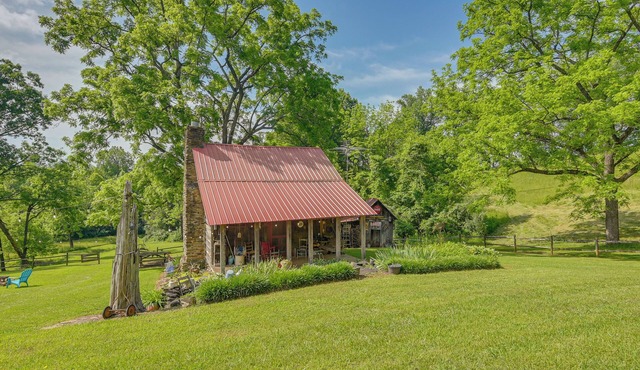 Ferrum Rustic Cabin in the Valley w/Fire Pit