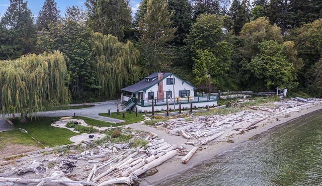 Ferry Cove - Private low bank beachfront property.