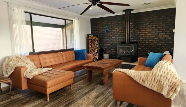 Fettlers Lodge - zigzag railway, peaceful, acreage