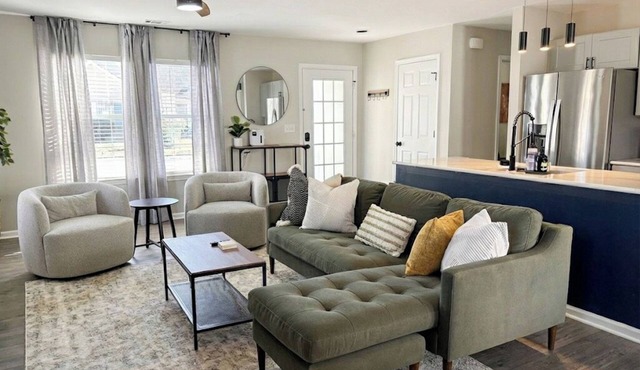 Few Mins to Ballantyne-Pet Friendly-1 Level Home