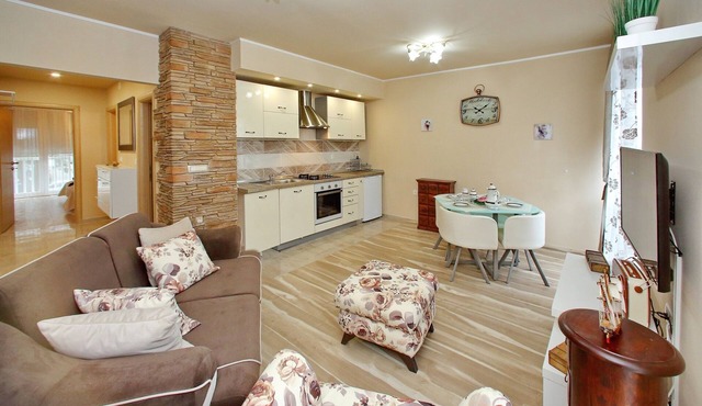 Few steps from the center - new and modern apartment for 4 persons