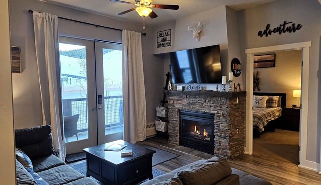 Few Steps to Lift: Cozy Ski-In/Ski-Out 2bed/2bath Condo in Basecamp, AC in 1BR