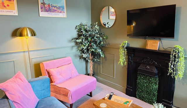 Ffau Bach - Little Den. Boutique Central Pembrokeshire.