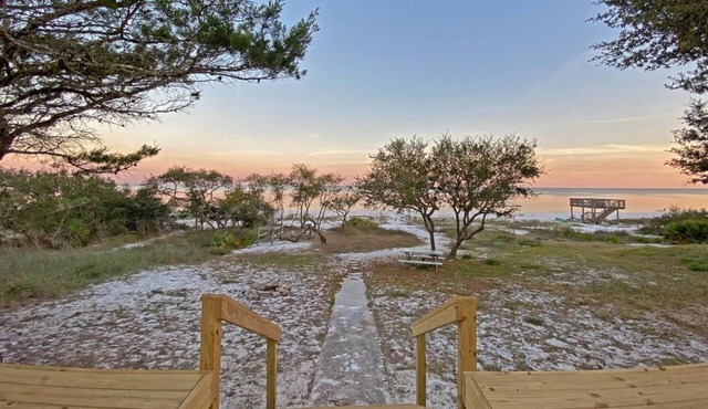"Fiddler Crab" Beautiful 2BR/3BA beachfront house