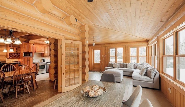 Fiddler Lake Resort Chalet + Private Pool & Spa