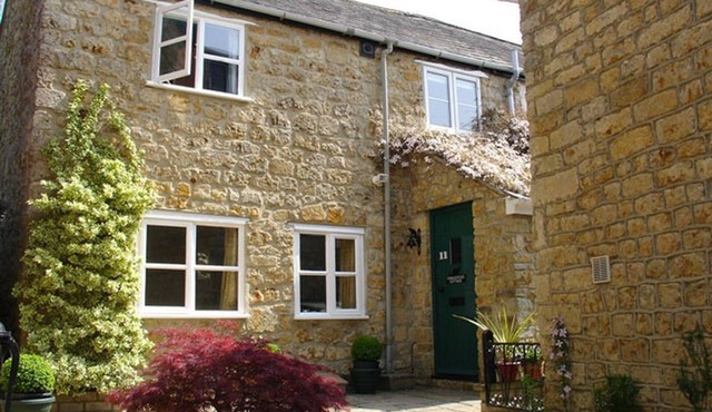 FIDDLESTICKS COTTAGE, pet friendly in Beaminster